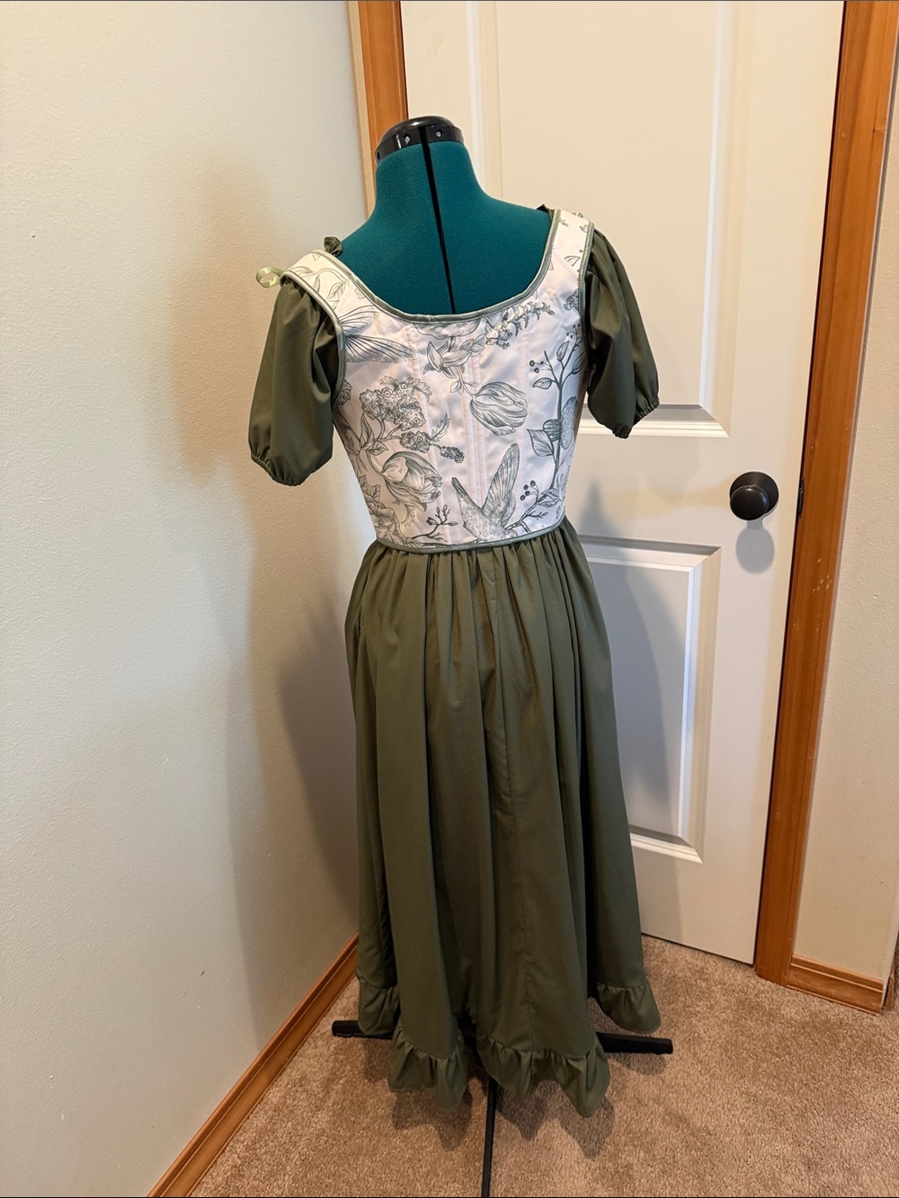 Scarlet darkness Olive Green Peasant Dress with Floral Corset medium - Picture 4 of 9